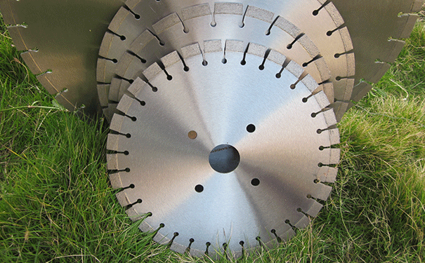 隨金剛石鋸片行業發展石材切割片那么多到底選擇誰？