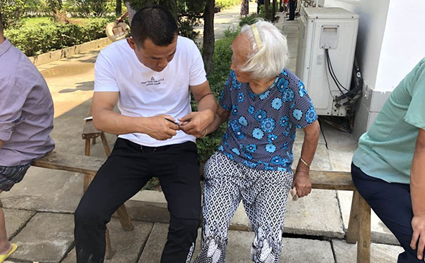 愛滿福利院,湖北昌利員工端午節前送溫暖 愛滿福利院,湖北昌利員工端午節前送溫暖