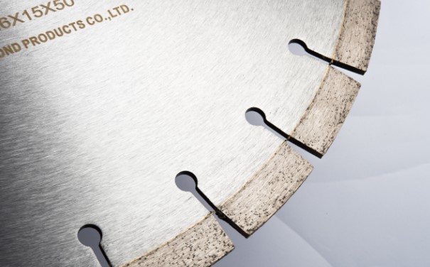 花崗石鋸片的這些使用細節，不注意將會影響花崗石切割的平整度!