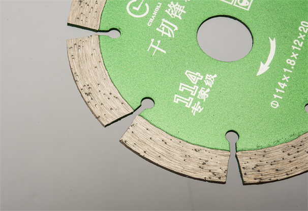 石材切割片加工后的石材應(yīng)該怎樣預(yù)防出現(xiàn)刮痕呢？